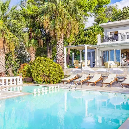 Willa Stella Karousádes