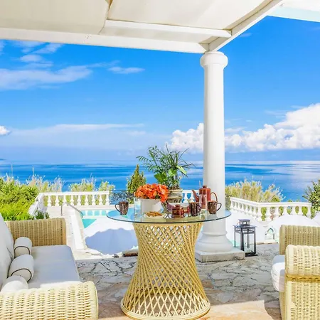 Stella * Karousádes