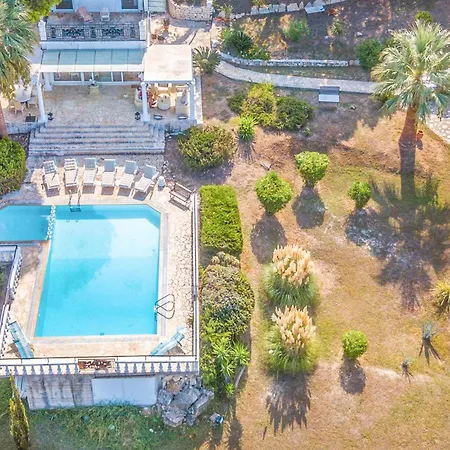 Stella Villa Karousádes